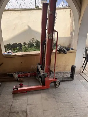 Heavy Duty Manual Hydraulic Pallet Stacker ( Used)