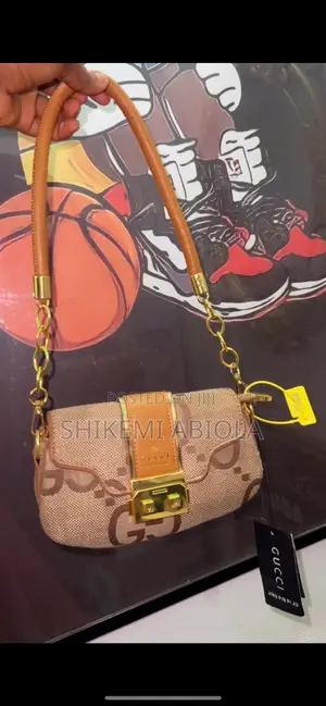 Elegant Ladies Shoulder Bag