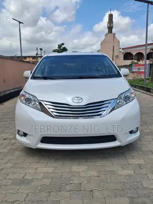 Toyota Sienna 2011 White