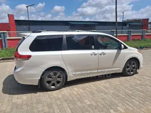 Toyota Sienna 2011 White