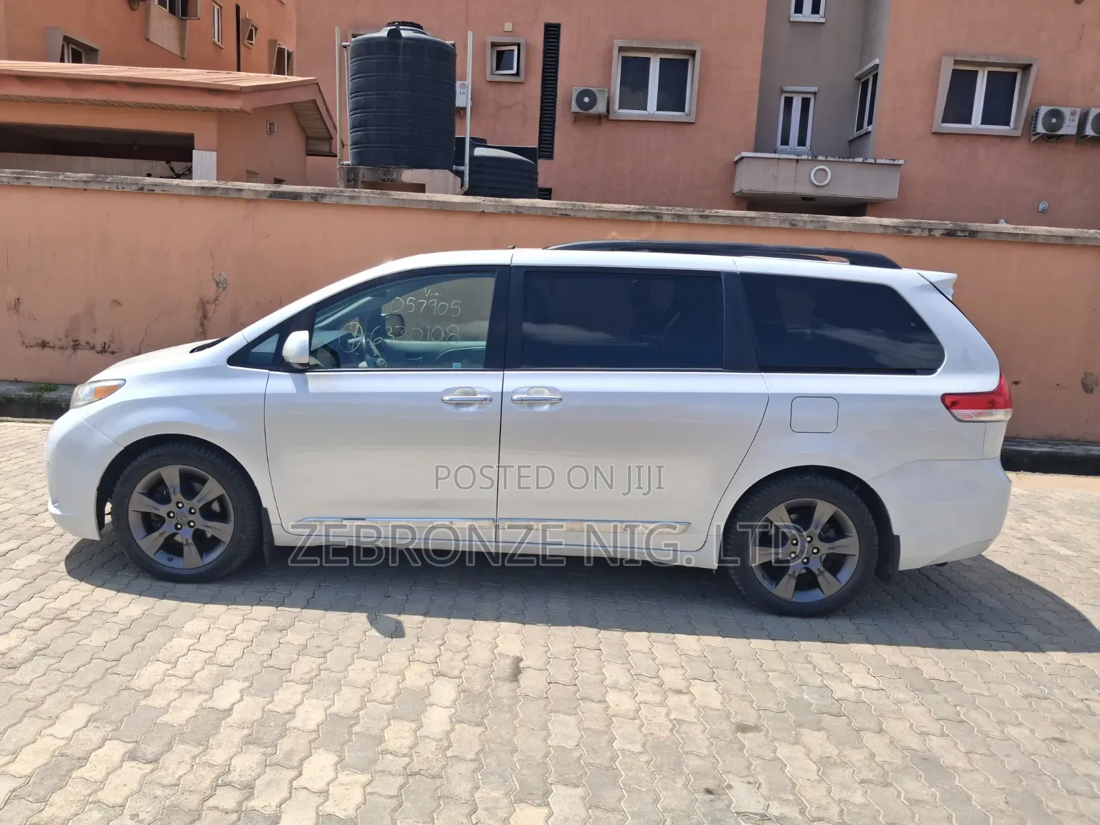 Toyota Sienna 2011 White