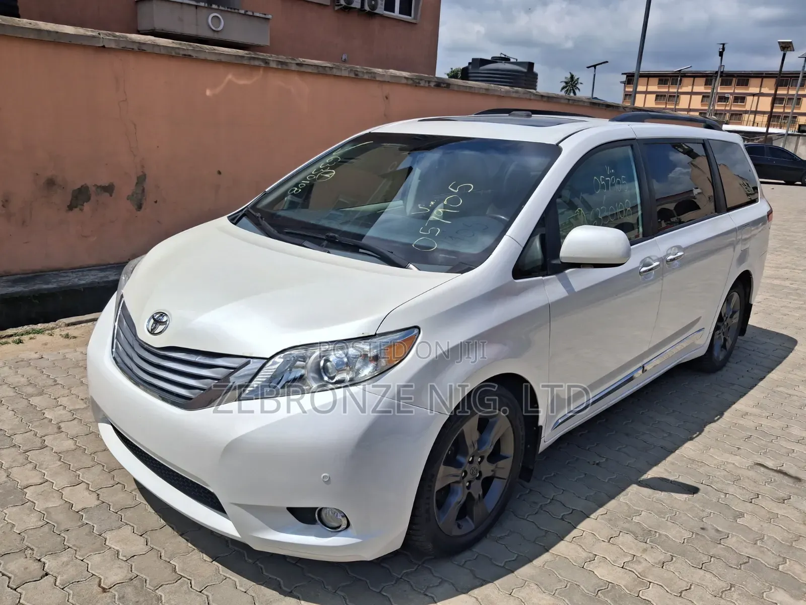 Toyota Sienna 2011 White