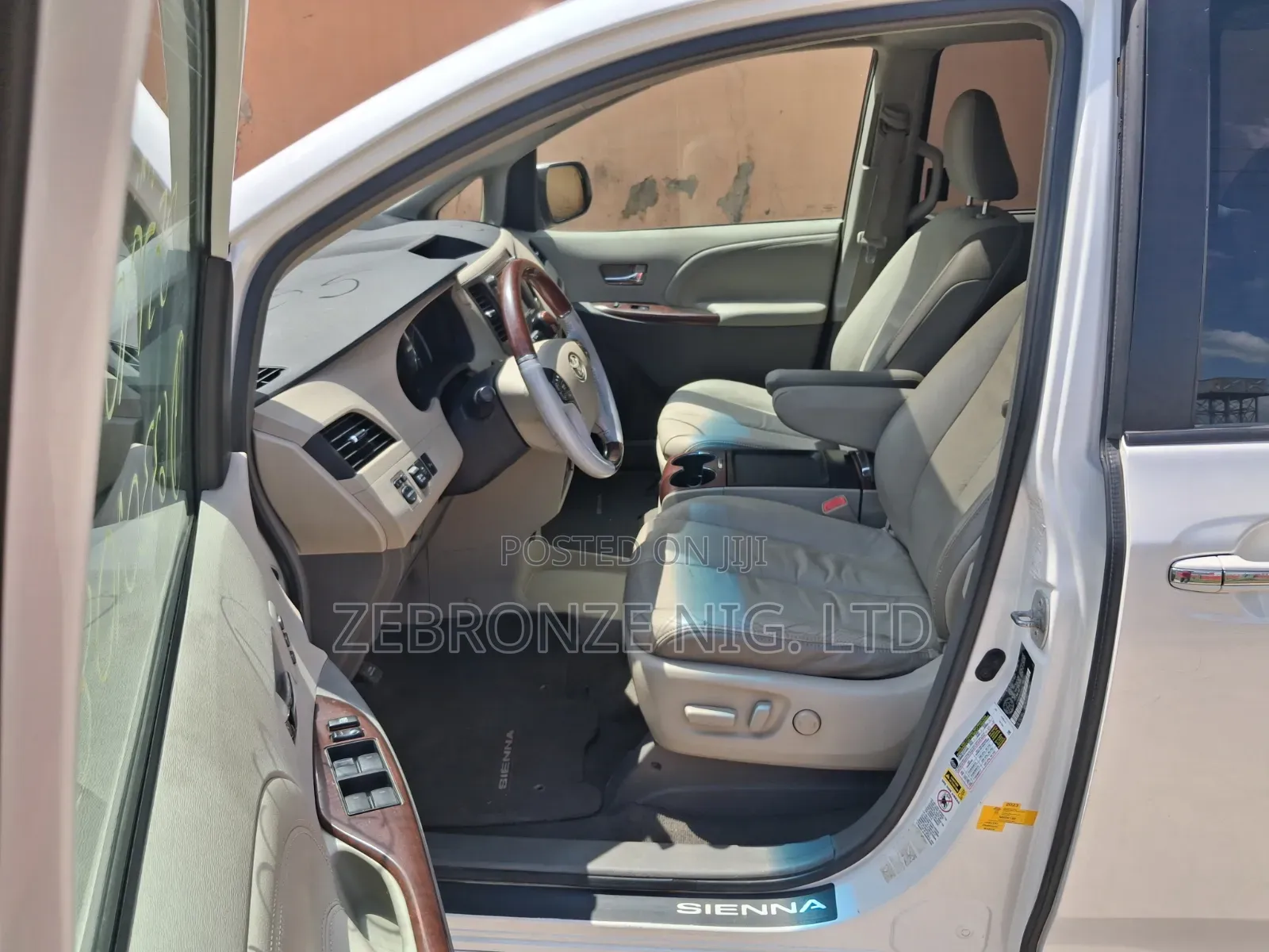 Toyota Sienna 2011 White