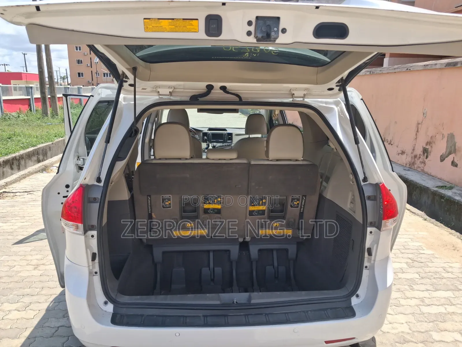Toyota Sienna 2011 White