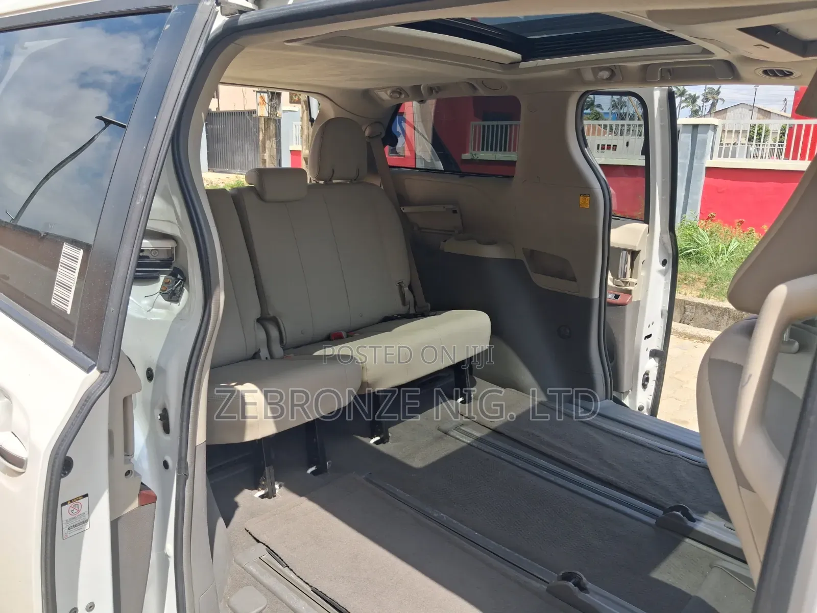 Toyota Sienna 2011 White
