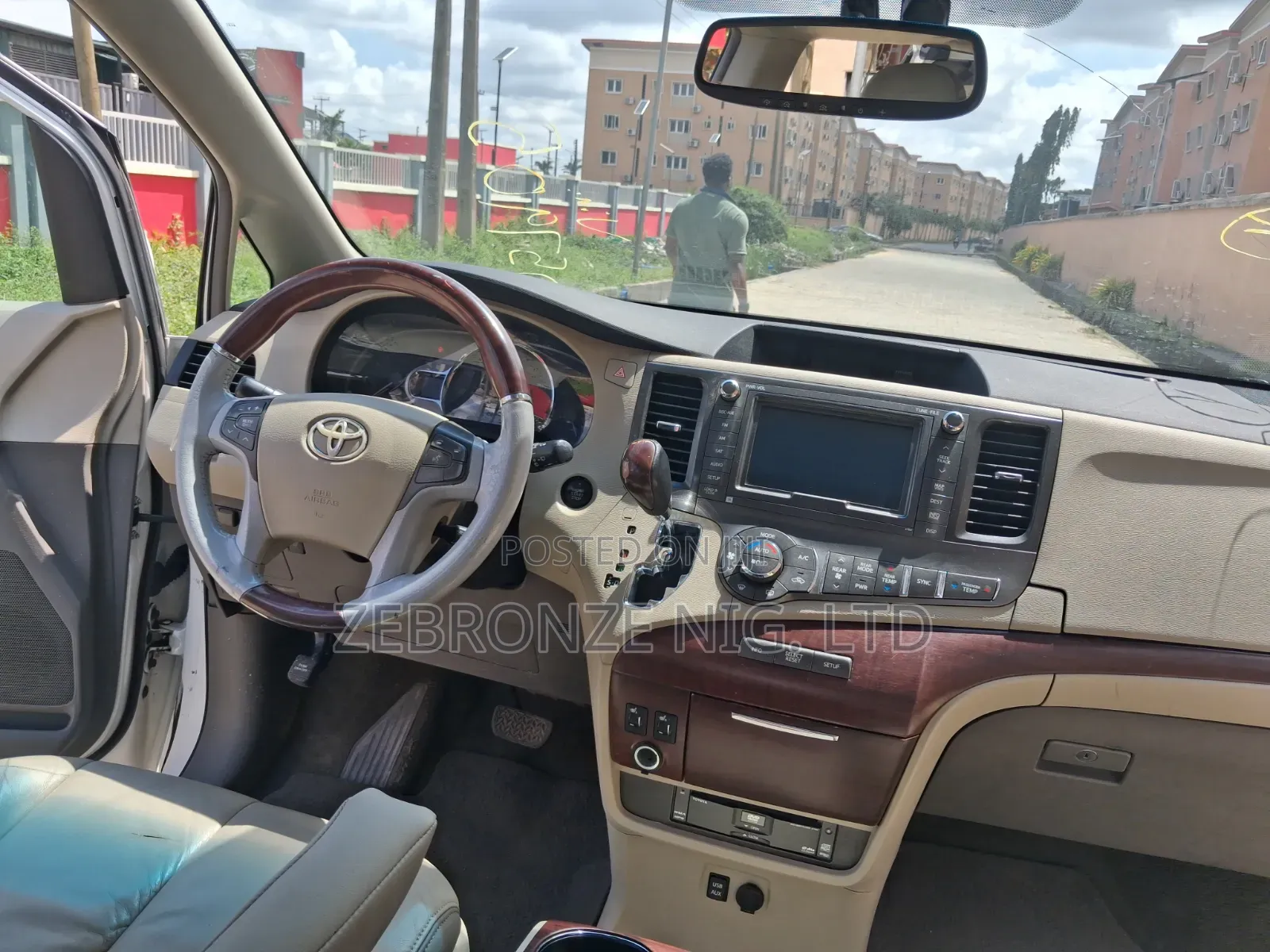 Toyota Sienna 2011 White