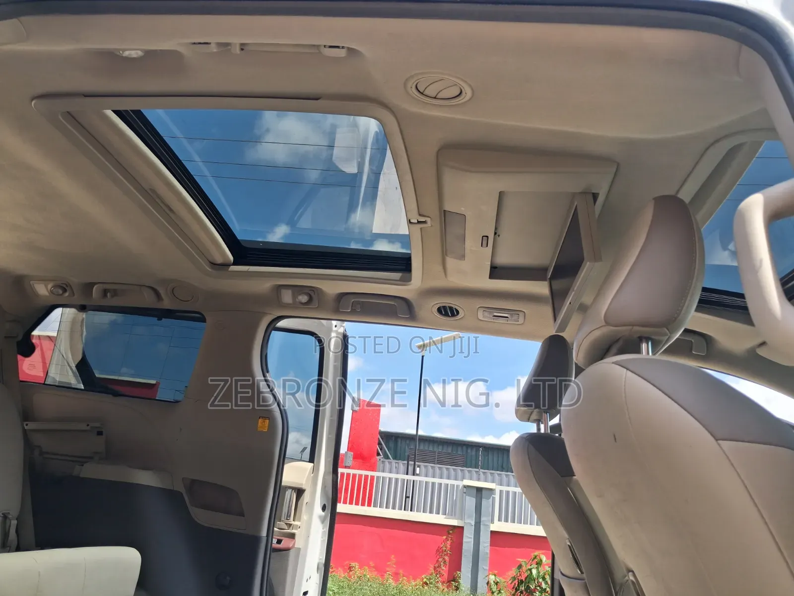 Toyota Sienna 2011 White