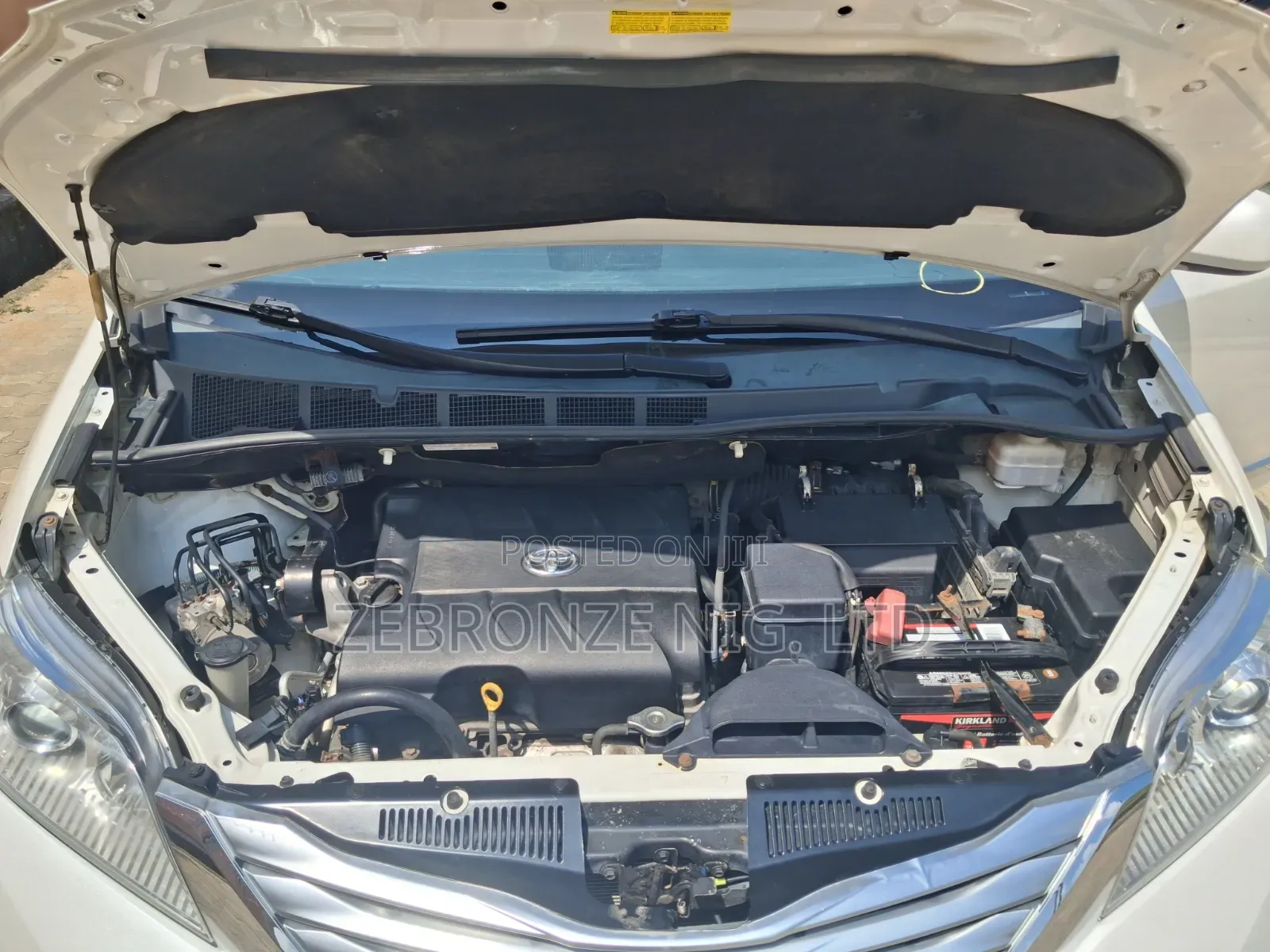 Toyota Sienna 2011 White