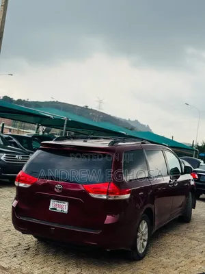 Toyota Sienna 2012 Brown
