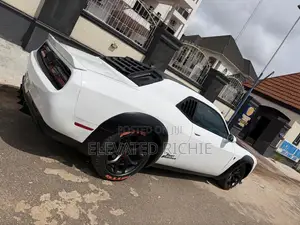 Dodge Challenger SXT 2016 White
