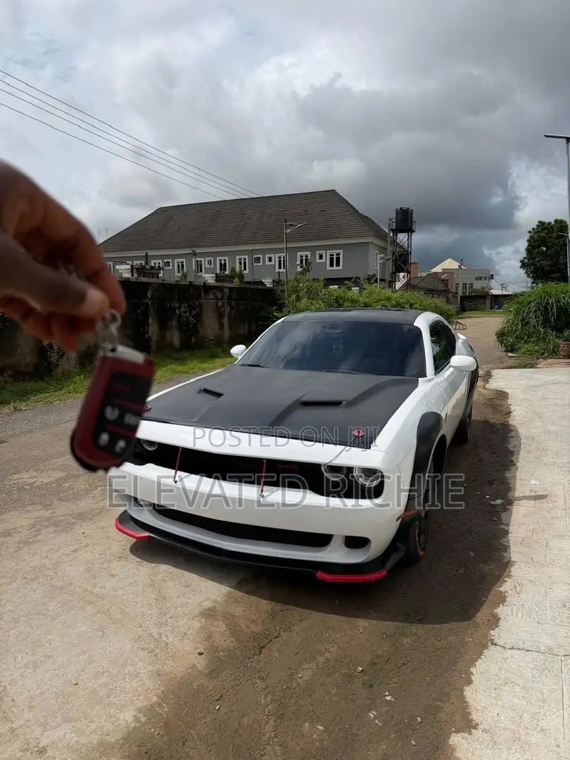 Dodge Challenger SXT 2016 White