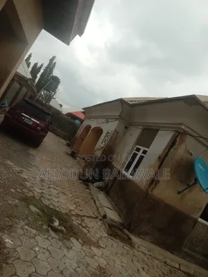 4bdrm Bungalow in Gidamangoro Abuja, Orozo for sale