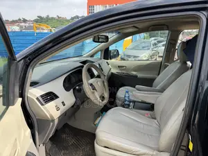 Toyota Sienna 2015 Black