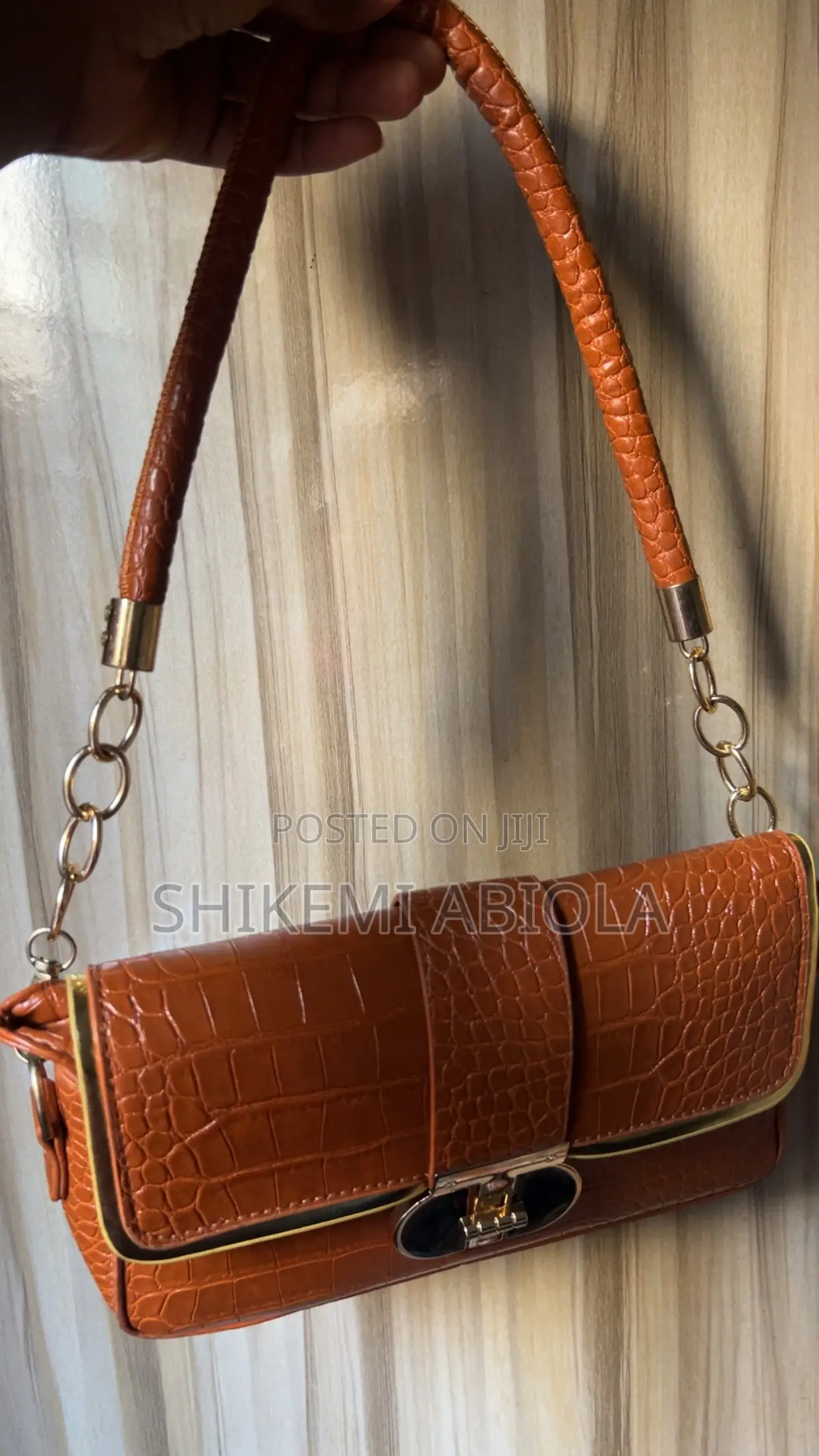 Elegant Ladies Shoulder Bag