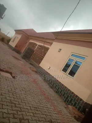 4bdrm Bungalow in Gidamangoro Abuja, Orozo for sale