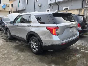 Ford Explorer 2021 Silver