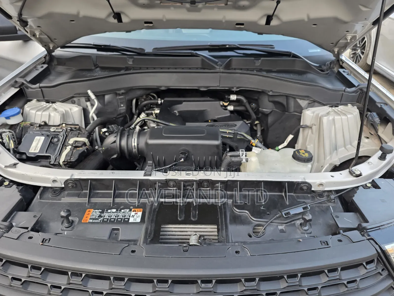 Ford Explorer 2021 Silver