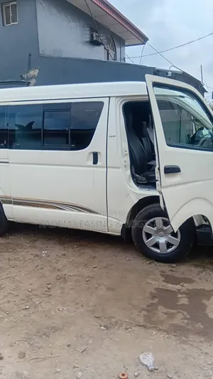 Toyota HiAce 2015 White