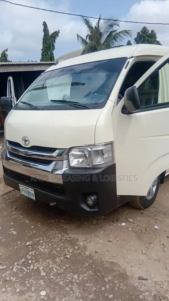 Toyota HiAce 2015 White