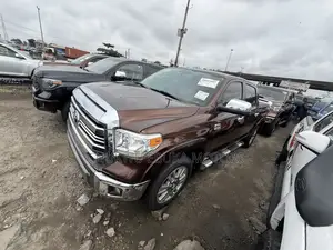 Toyota Tundra Platinum 5.7L V8 4x4 CrewMax 5.6 ft. box 145.7 in. WB