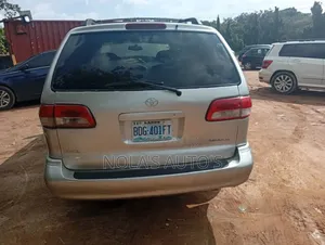 Toyota Sienna 2002 Silver