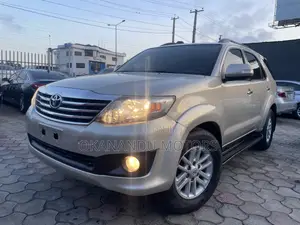 Toyota Fortuner 2.5 D AWD 2014 Silver