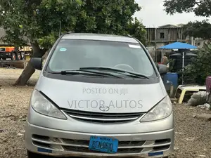 Toyota Previa 2003 Silver