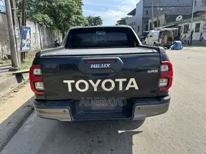 Toyota Hilux 2024 Black