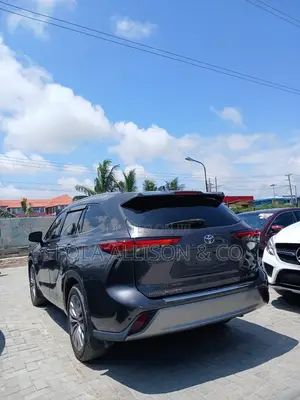 Toyota Highlander Platinum 2021 Gray