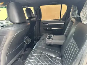 Toyota Hilux 2024 Black