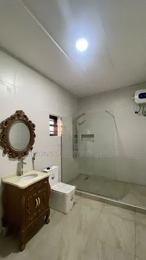 6bdrm Duplex in Chevron for rent