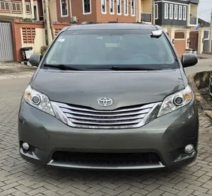 Toyota Sienna 2012 Green