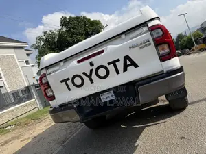 Toyota Hilux 2017 White