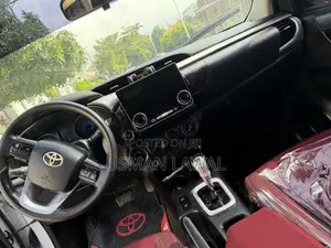 Toyota Hilux 2017 White