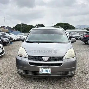 Toyota Sienna LE AWD (3.3L V6 5A) 2004 Gray