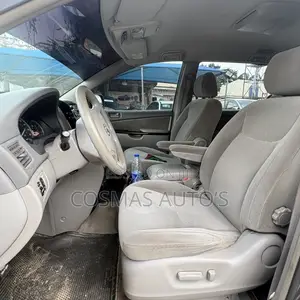 Toyota Sienna LE AWD (3.3L V6 5A) 2004 Gray