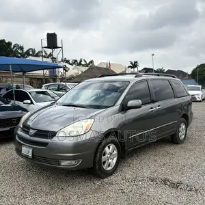Toyota Sienna LE AWD (3.3L V6 5A) 2004 Gray