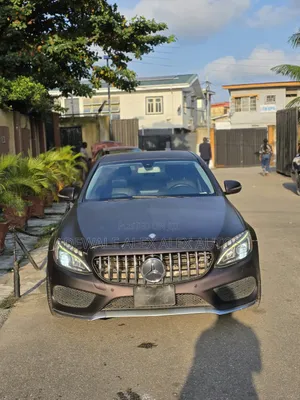 Mercedes-Benz C300 2017 Brown