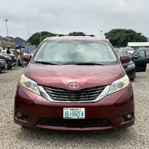 Toyota Sienna 2012 Red