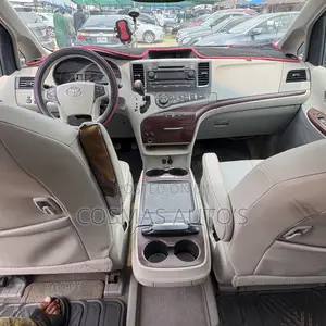 Toyota Sienna 2012 Red