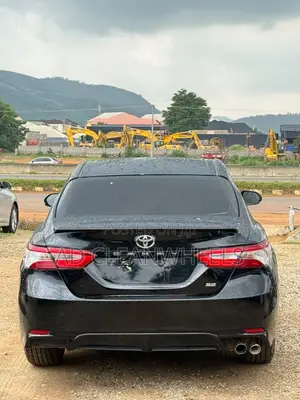 Toyota Camry SE FWD (2.5L 4cyl 8AM) 2018 Black