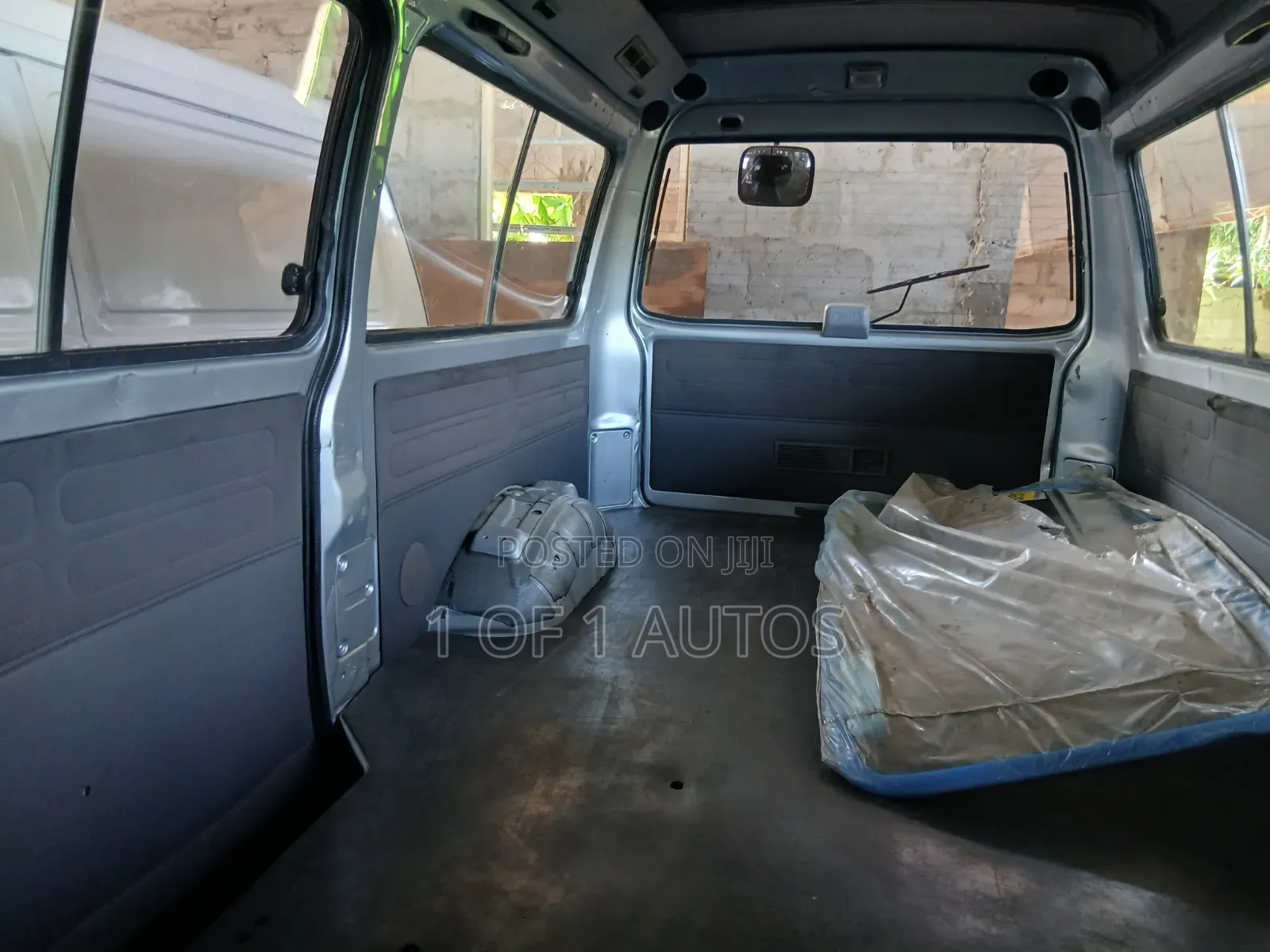 Mitsubishi L300 2012 Silver