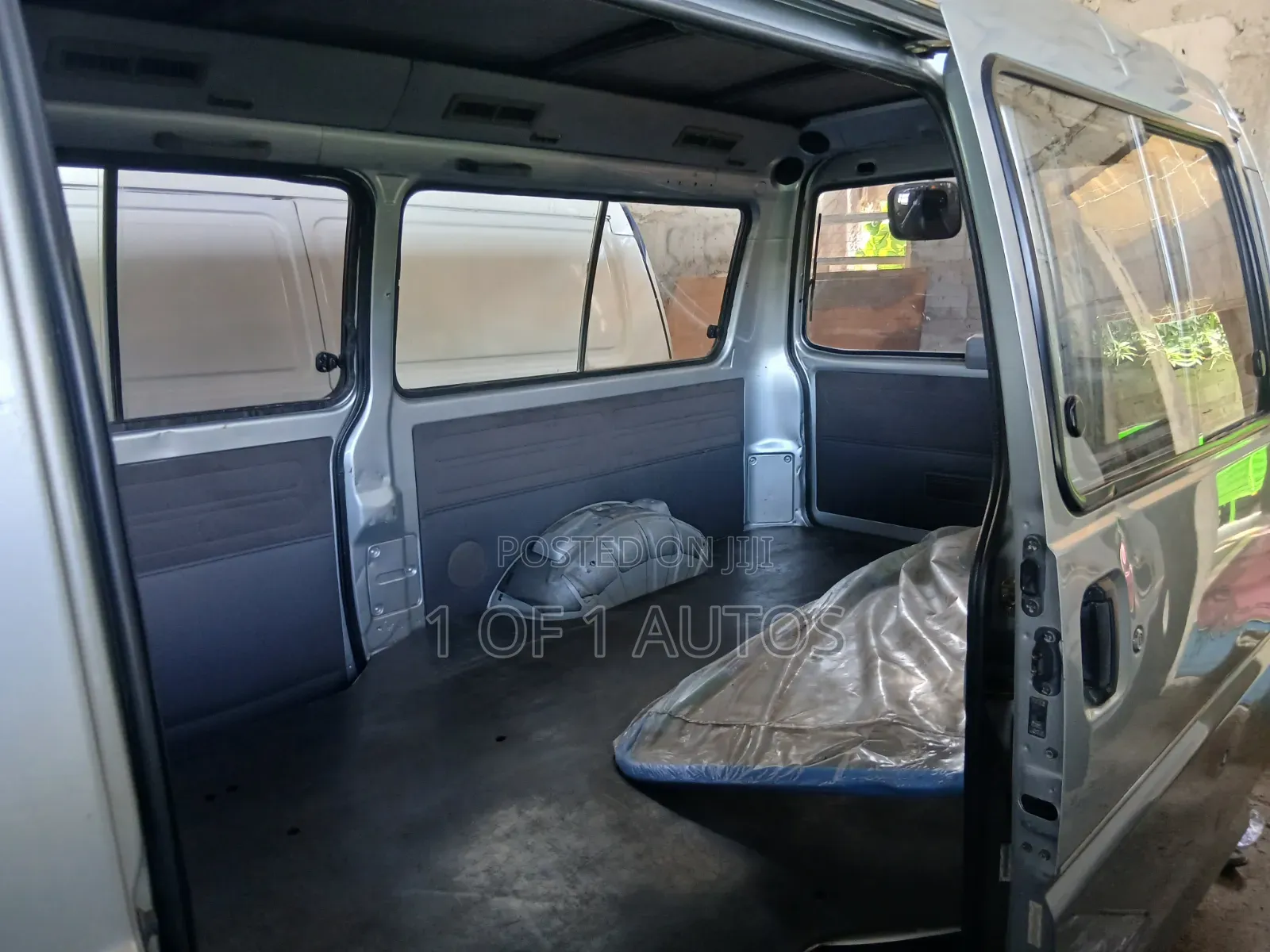 Mitsubishi L300 2012 Silver