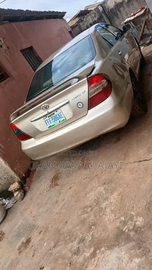Toyota Camry LE 4dr Sedan (2.4L 4cyl 4A) 2004 Gold