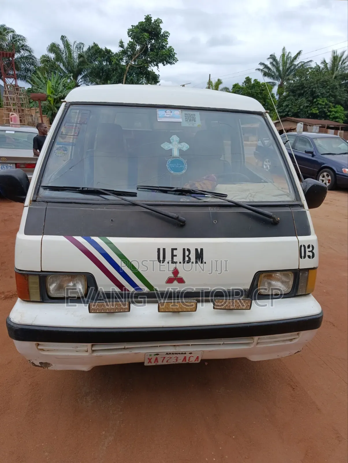 Mitsubishi L300 2004 White