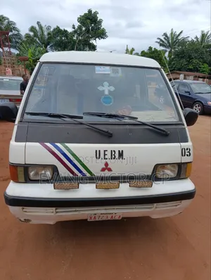 Mitsubishi L300 2004 White
