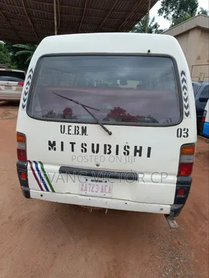 Mitsubishi L300 2004 White