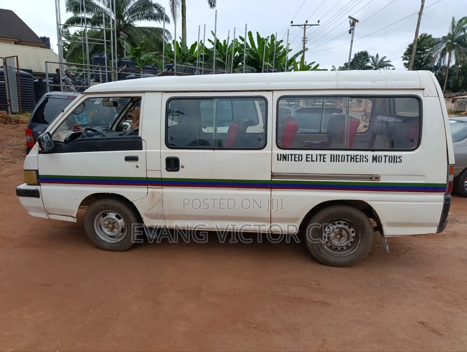 Mitsubishi L300 2004 White