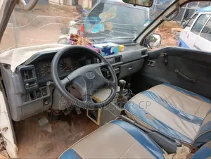 Mitsubishi L300 2004 White