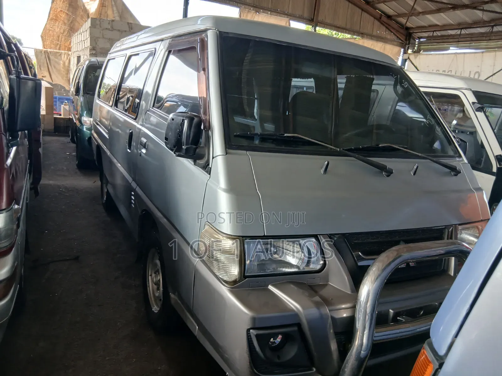 Mitsubishi L300 2015 Silver